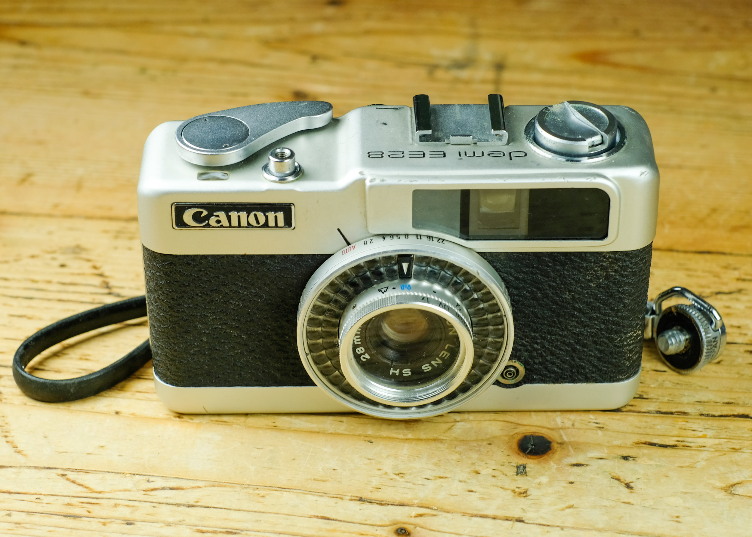 Canon Demi EE28 — Broken Camera . Club